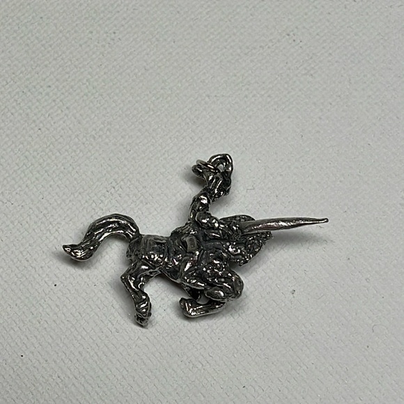 Sir Knight mounted horse pendant - Picture 1 of 4